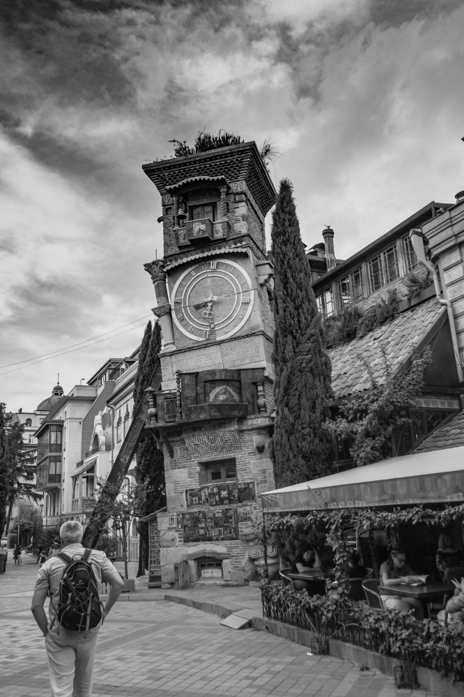 Тбилиси.Старинные часы 12 бьют