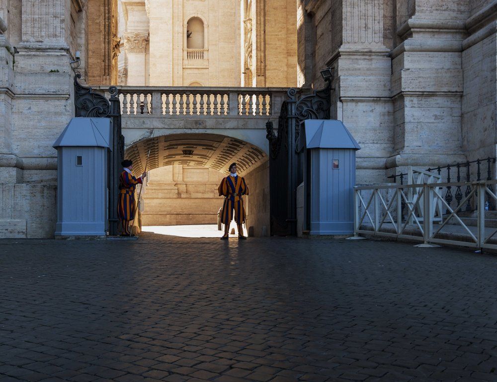 Охрана собора Святого Петра