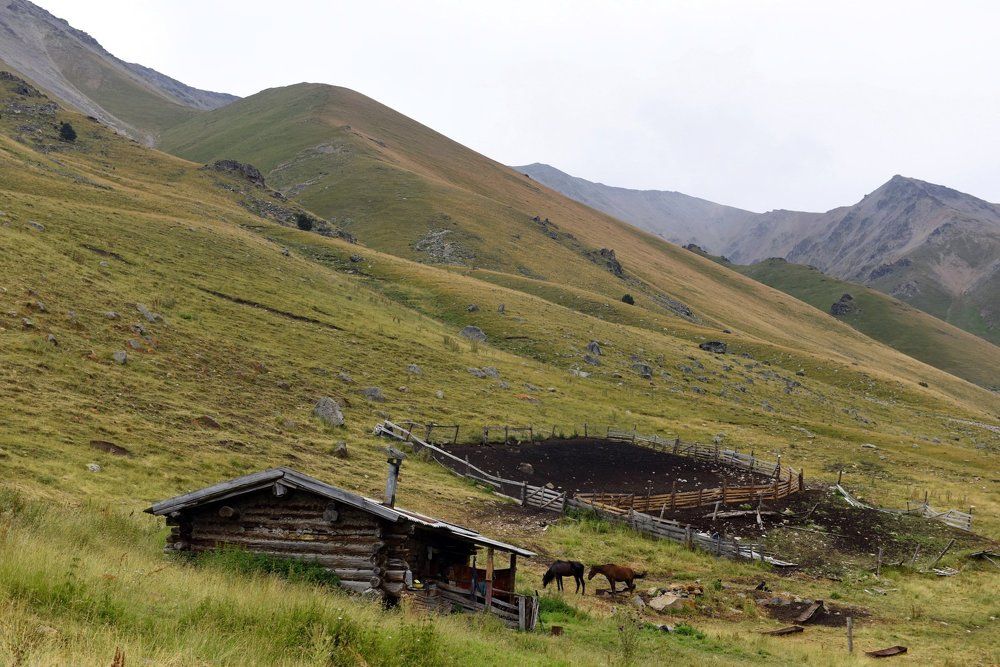 Изба в горах