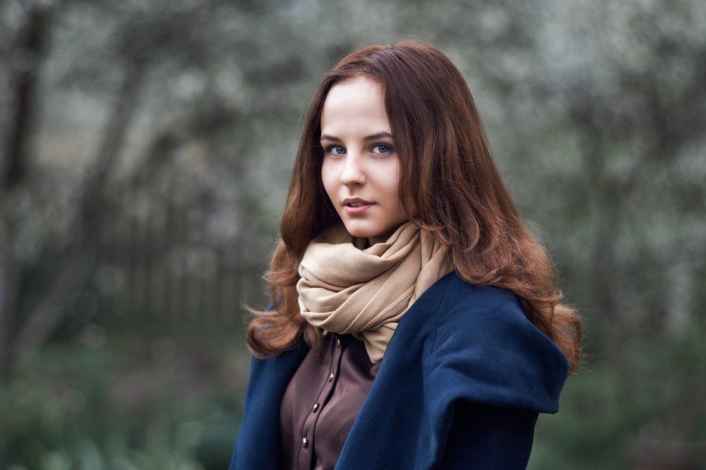 Девушка в саду