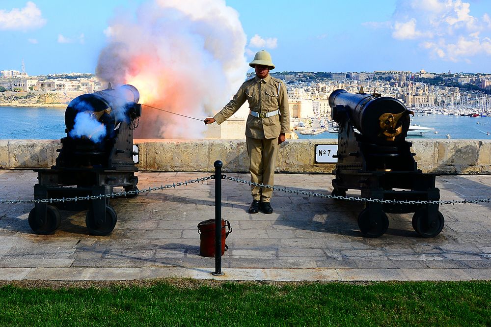 Saluting Battery