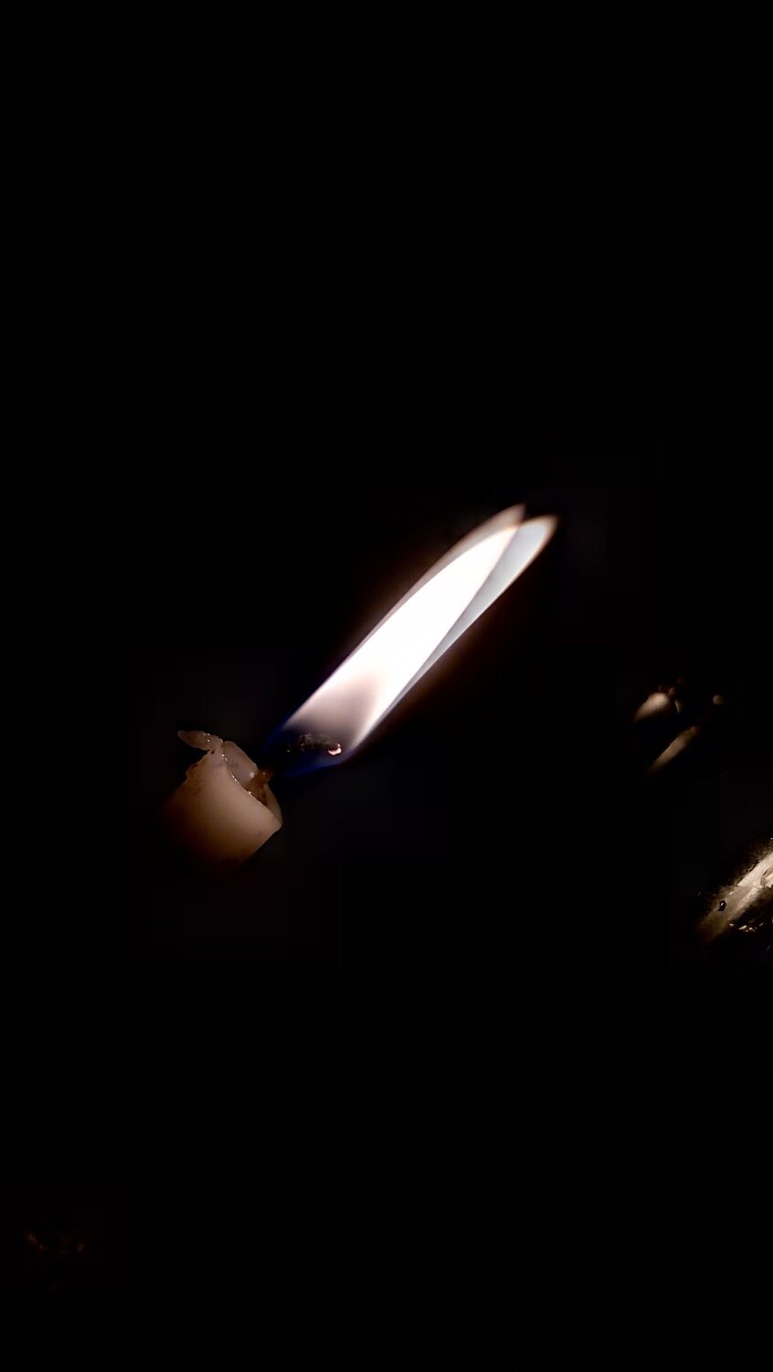 .bE  tHe CANDLE.