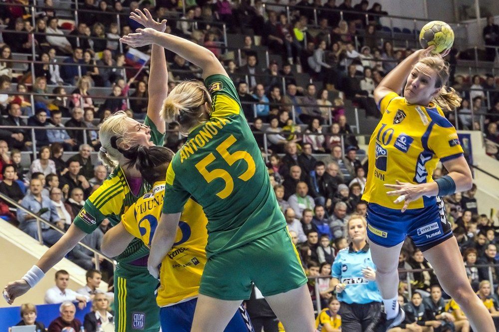 Эмоции женского гандбола.