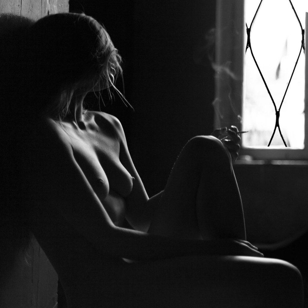 Грустить у окна