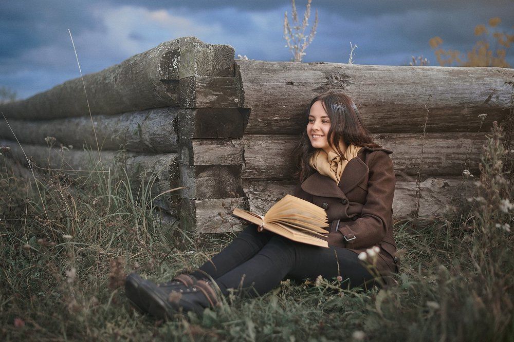 Девушка с книгой