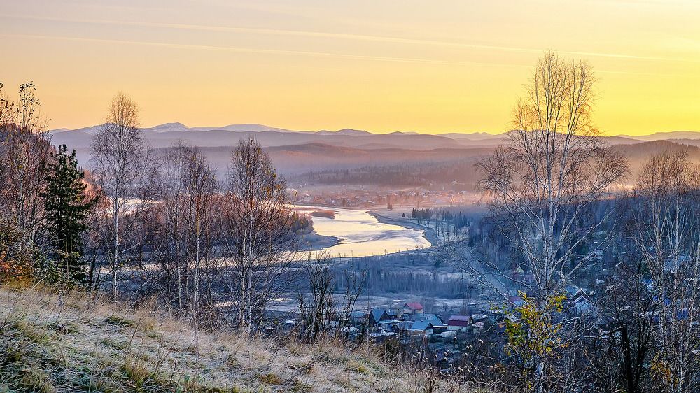 На рассвете.