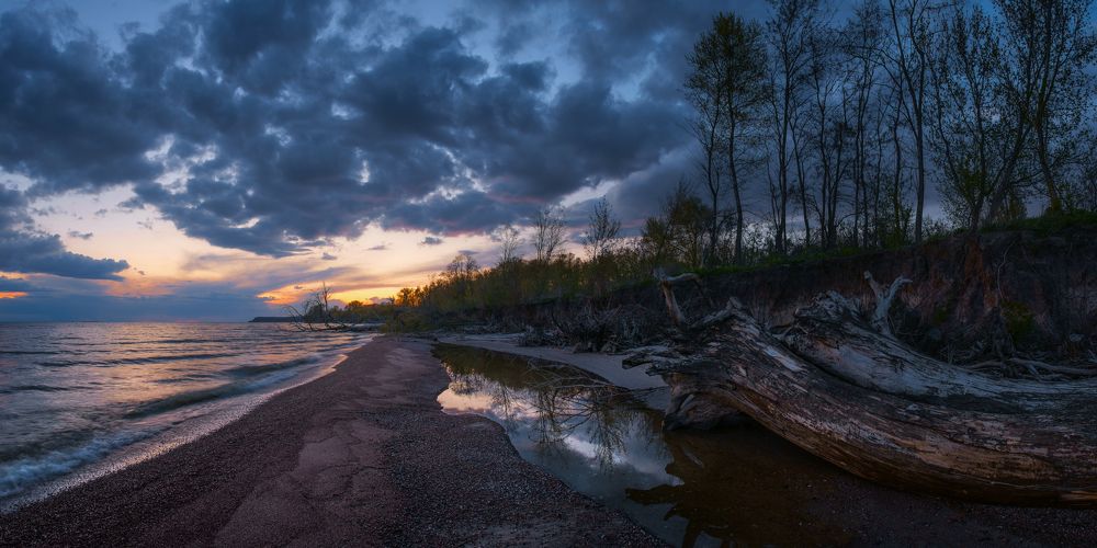 Мрачный пляж