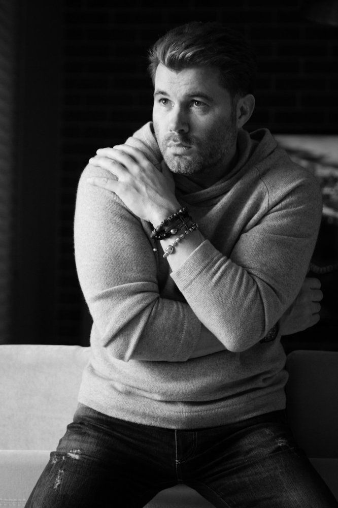 Писатель Олег Рой