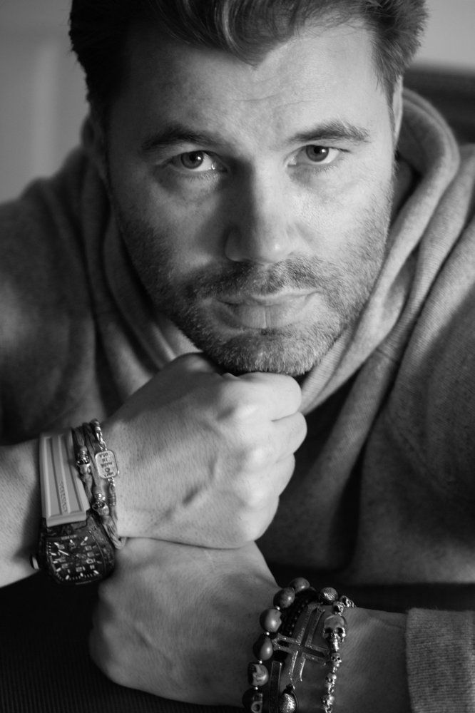 Писатель Олег Рой