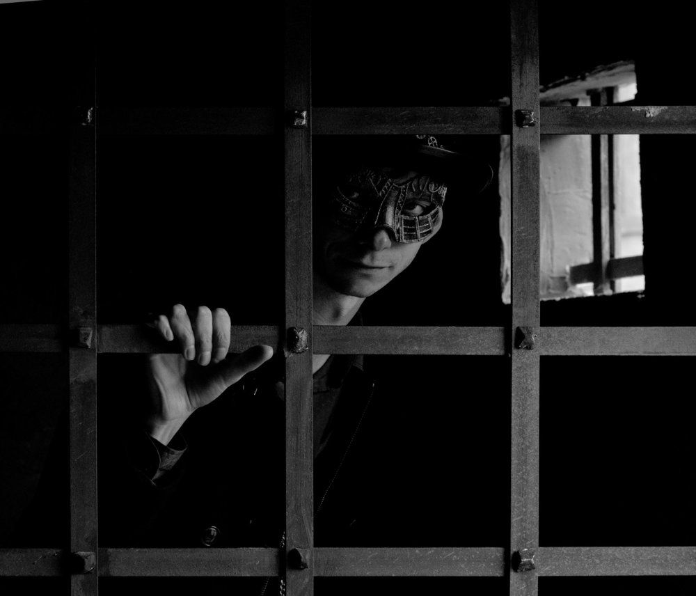 В заточении