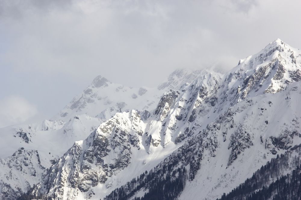 Заснеженные вершины Кавказа