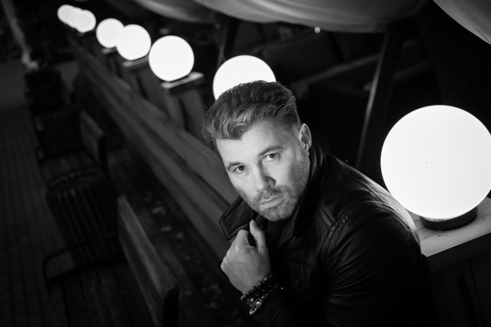 Писатель Олег Рой