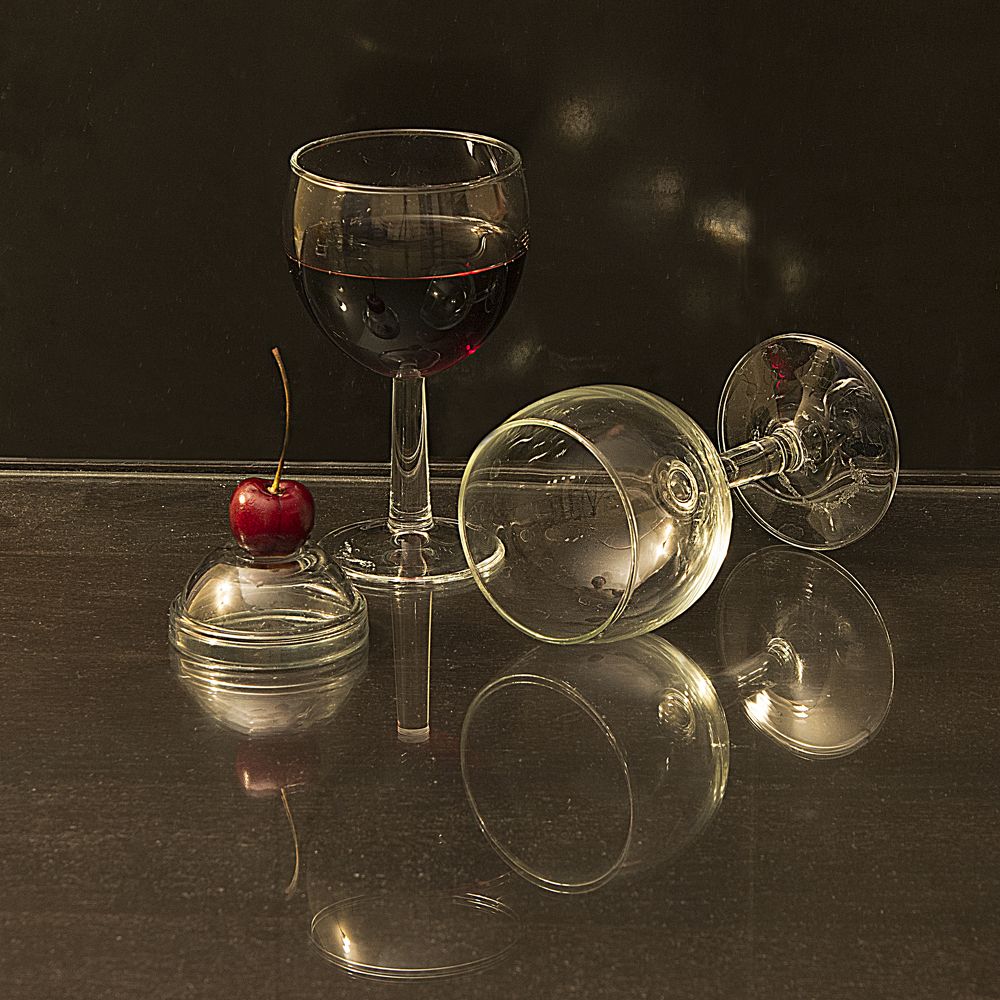 Натюрморт с вишней