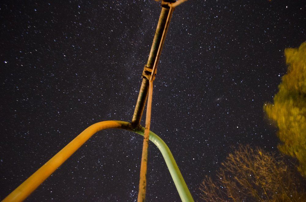 с ней не надо света