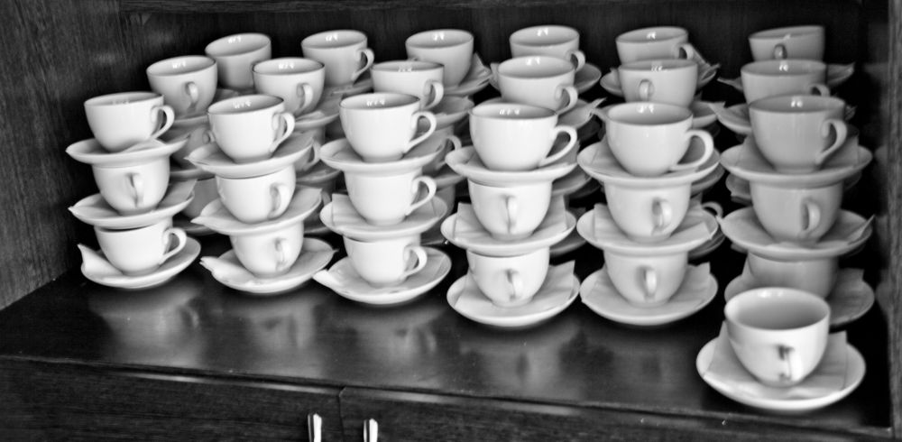 Все как у людей: Одни спят или стоят на головах друг у дружки, а кто-то - в отдельном ряду!