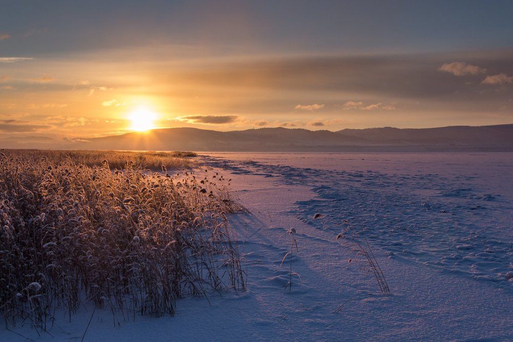 Рассвет на озере Кенон. Забайкалье.
