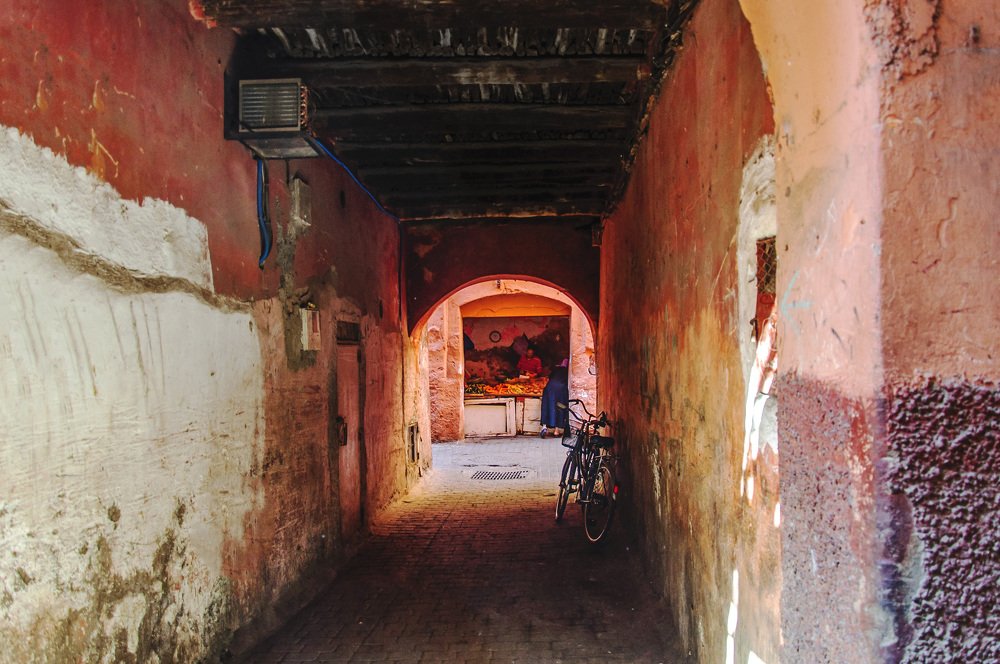 Яркий переулок