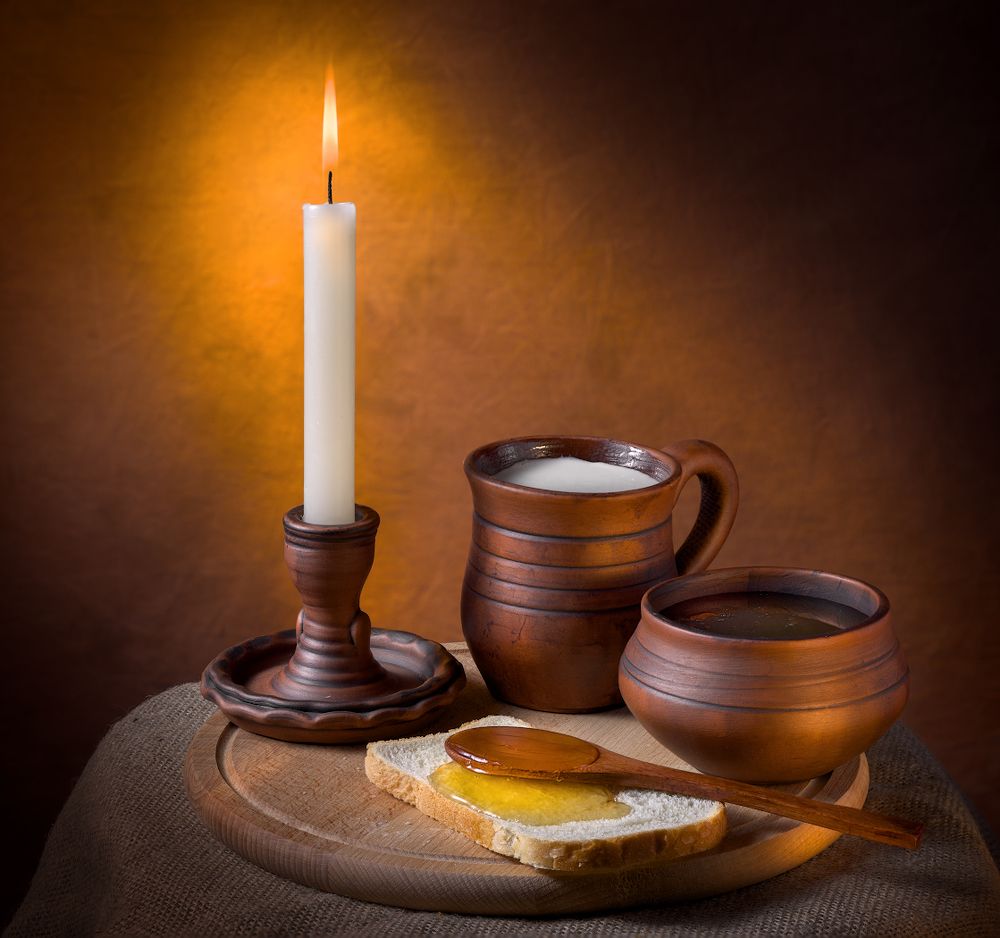 Из "сладкого" детства - хлеб с мёдом и молочком...