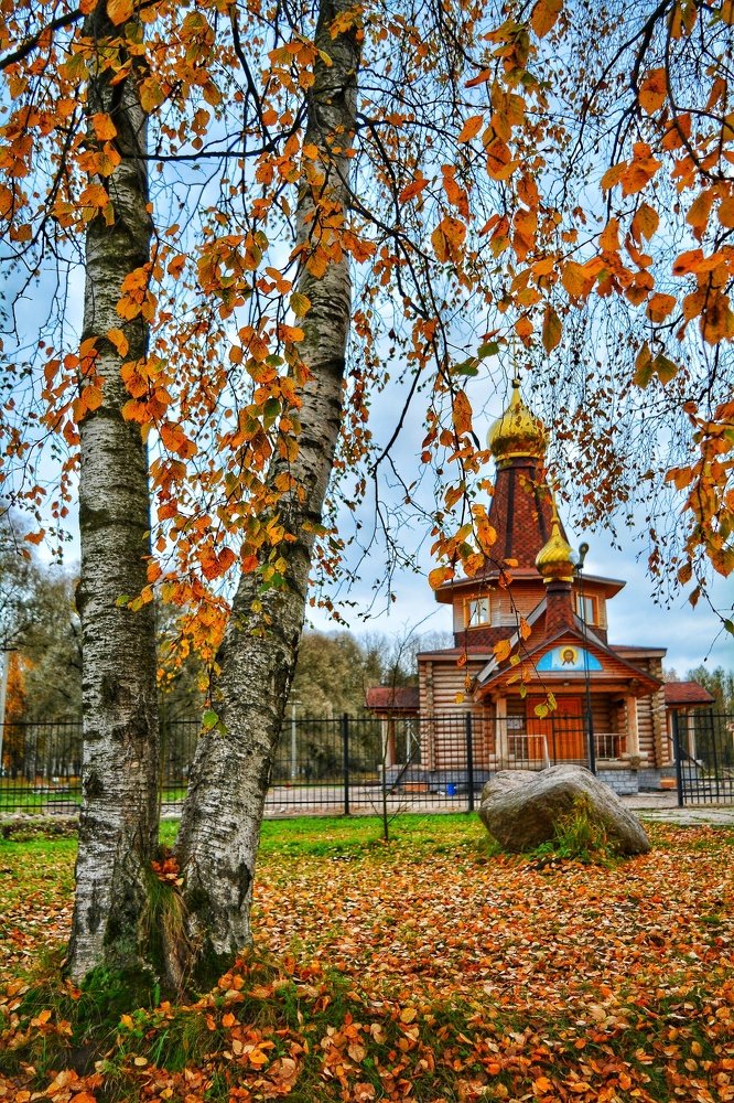 Златые нити укрывают храм моей души