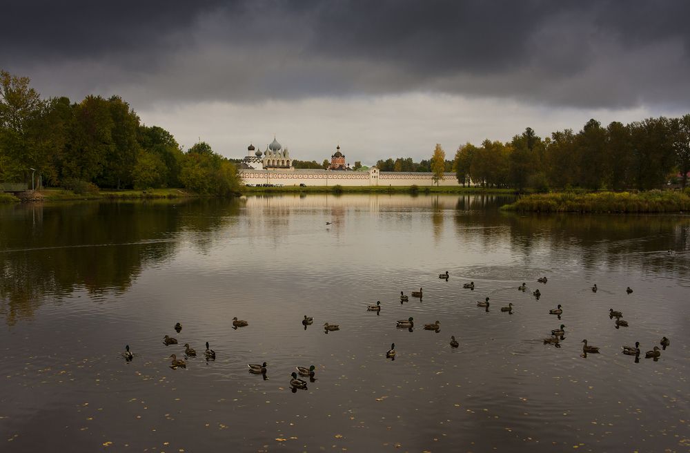 Осенний вечер в Тихвине