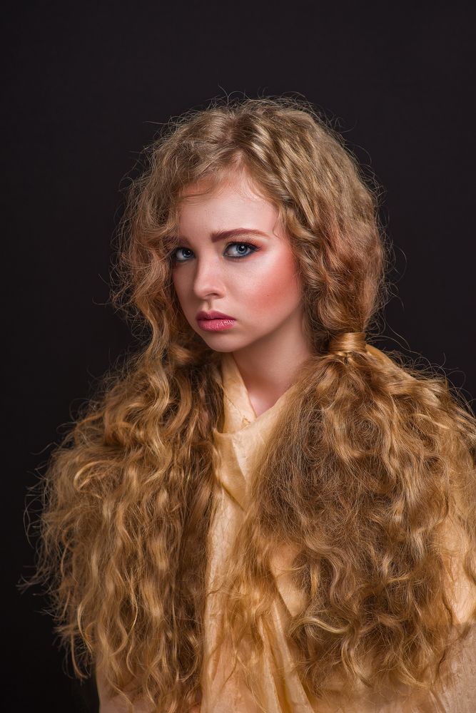 Печальная девушка