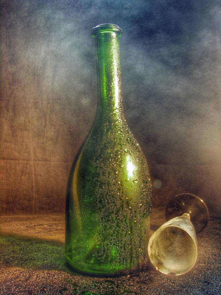 Бутылка и брызги