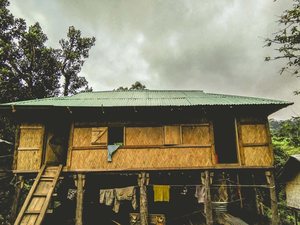 পাহাড়ী বাড়ী