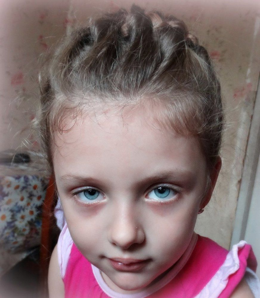 Таечка с причёской