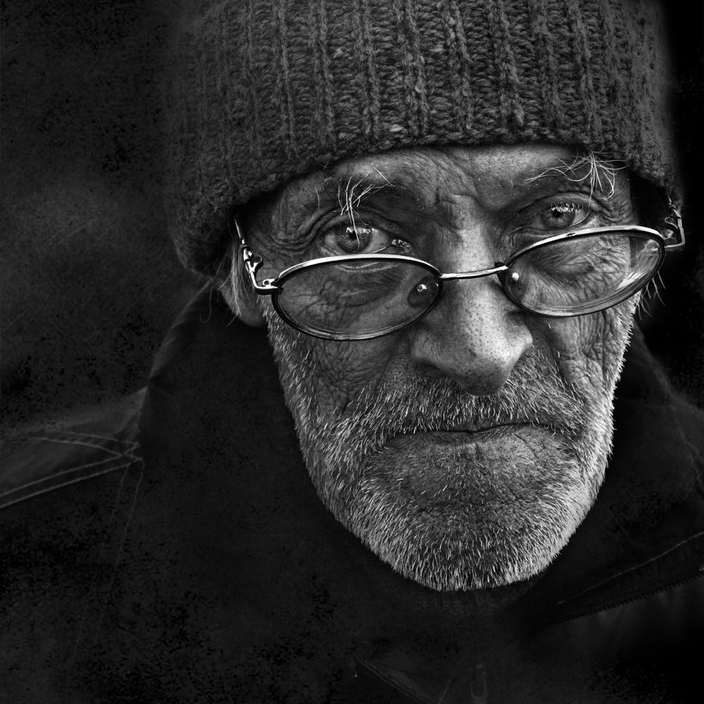 не люблю, когда мне смотрят в душу