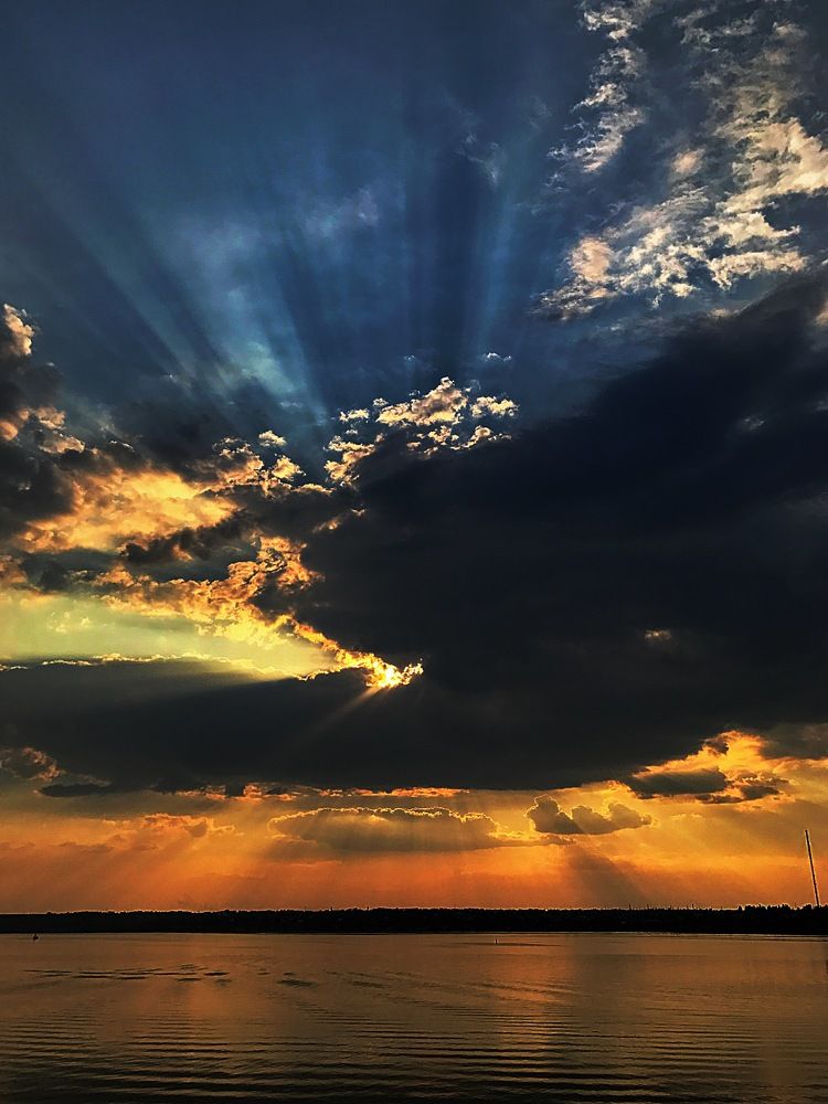 Солнце разлито в воздухе