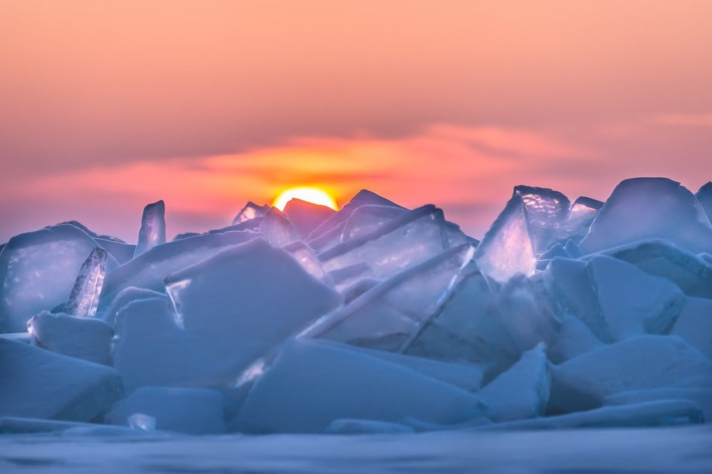 Морозный рассвет на Байкале