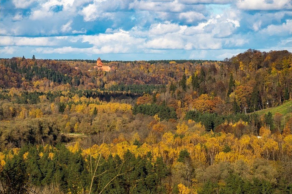 Турайдский замок в долине реки Гауя