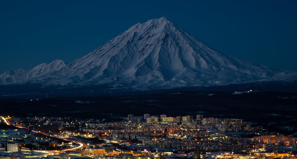 Город у вулкана.