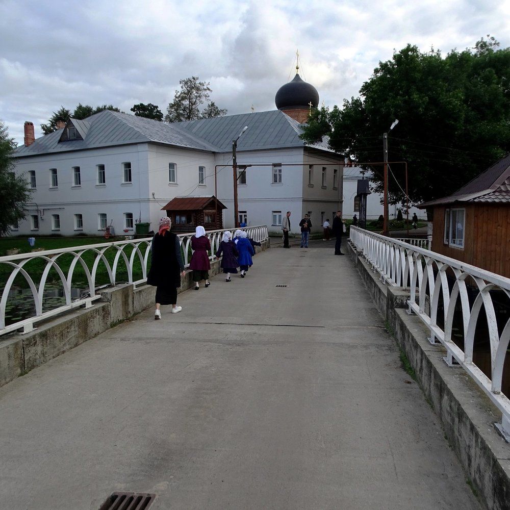 Свято-Введенский островной монастырь