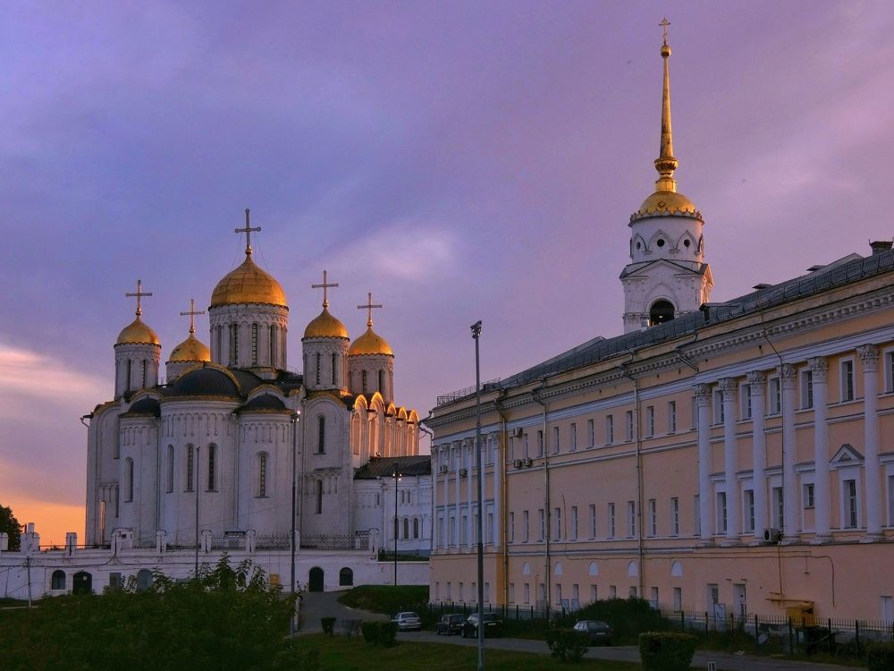 Успенский собор в закатных лучах. Владимир, сентябрь 2017