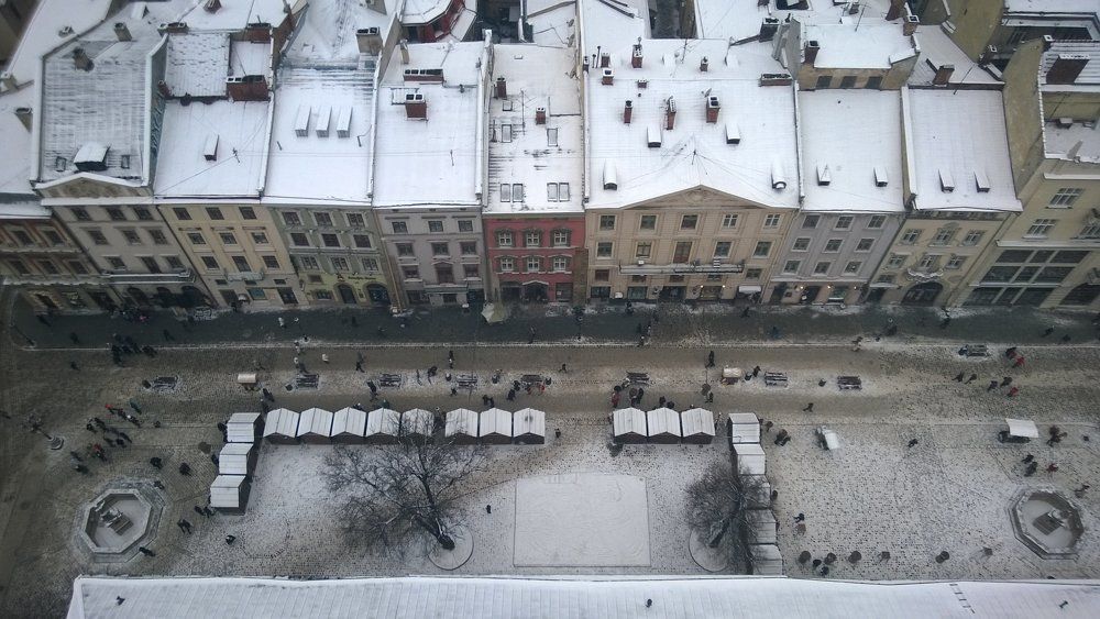Под ногами целый город
