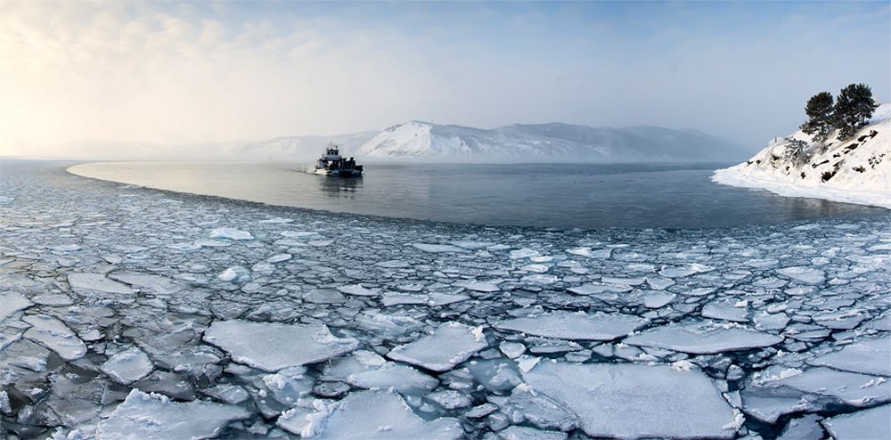 Паром на истоке Ангары