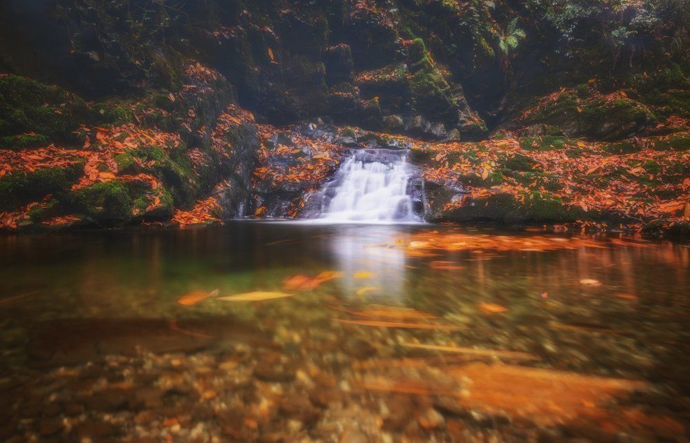 Осенний водопад