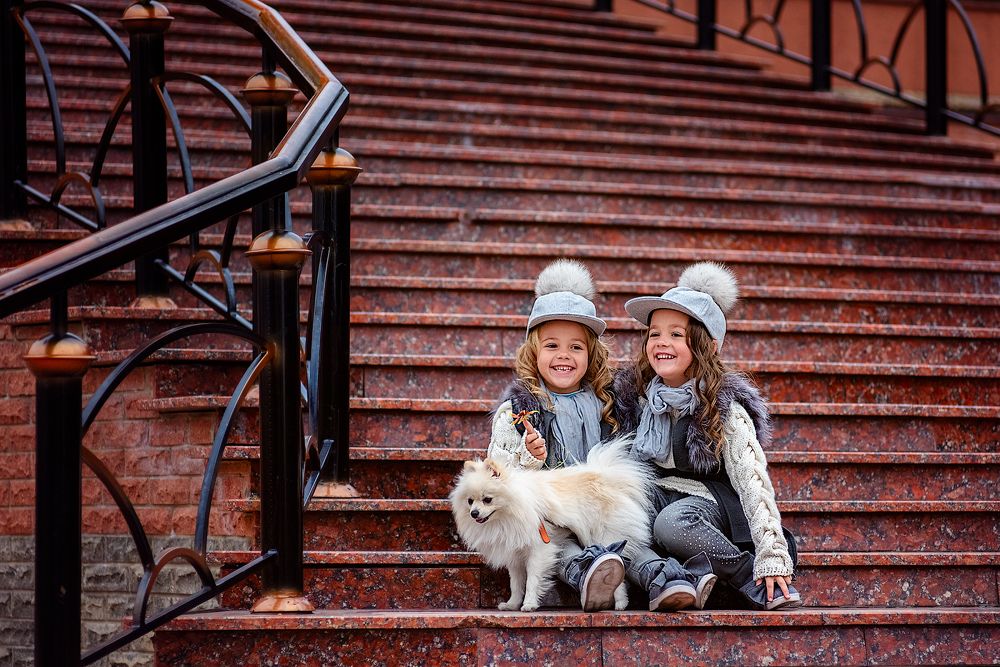 На ступеньках