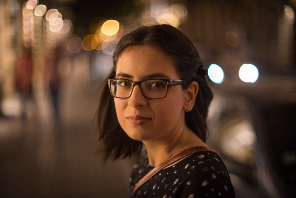 Как в душу смотрит..