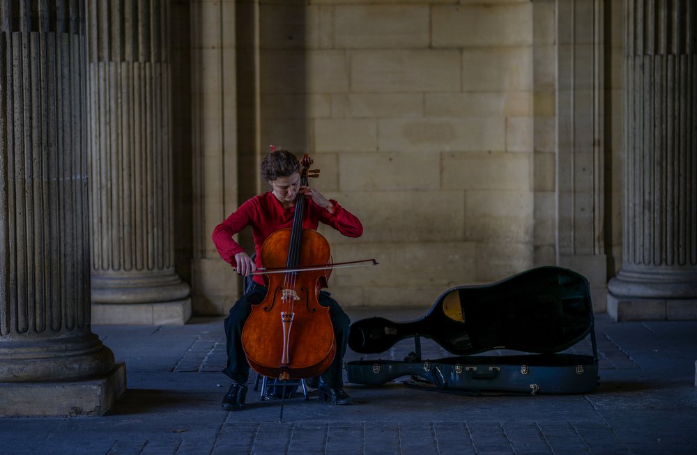 День в Париже