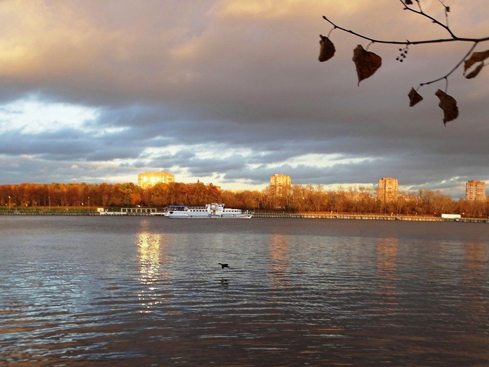 Приводняемся прямо в отражение солнечных лучей...