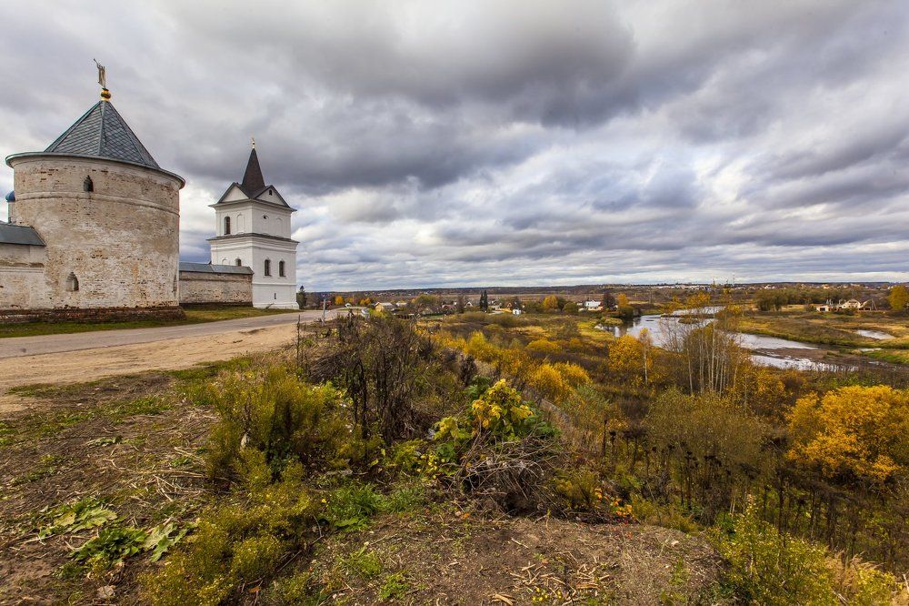 Монастырская стена