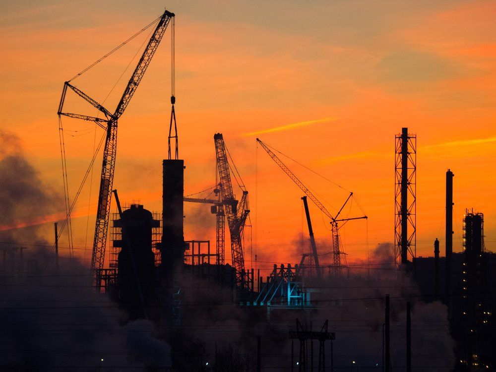 Утро в промышленном районе Москвы