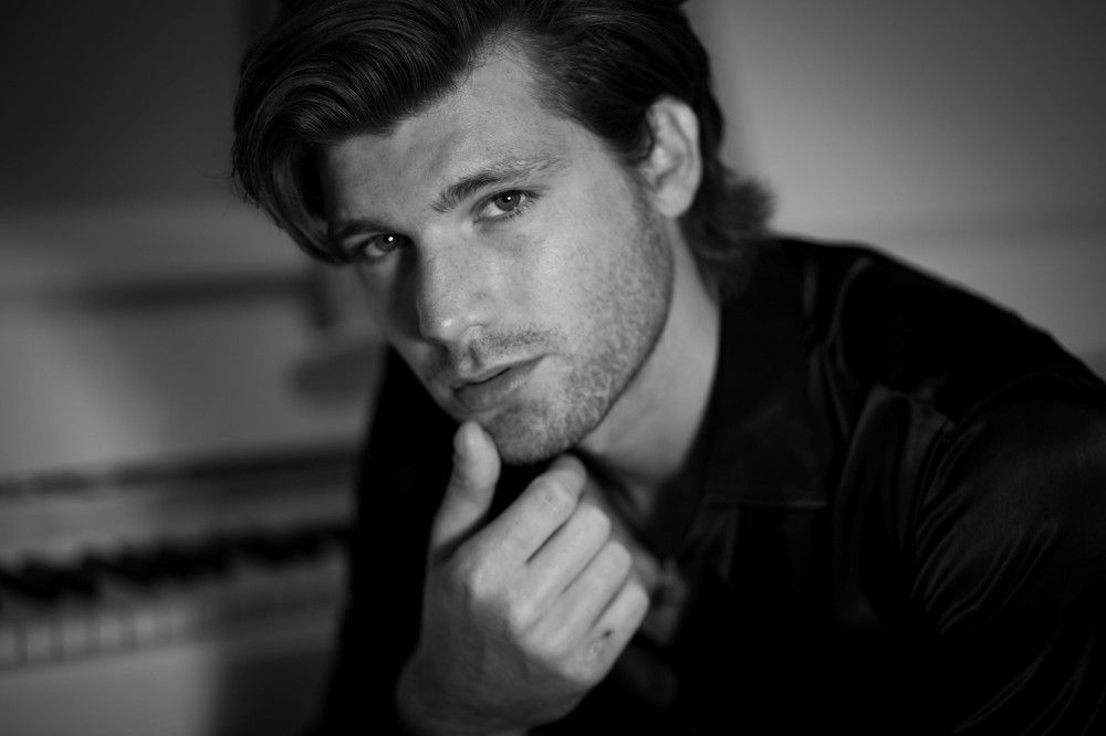 посмотри на меня