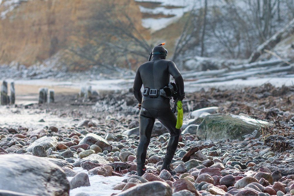 НЫРЯЛЬЩИКИ ЗА ЯНТАРЁМ