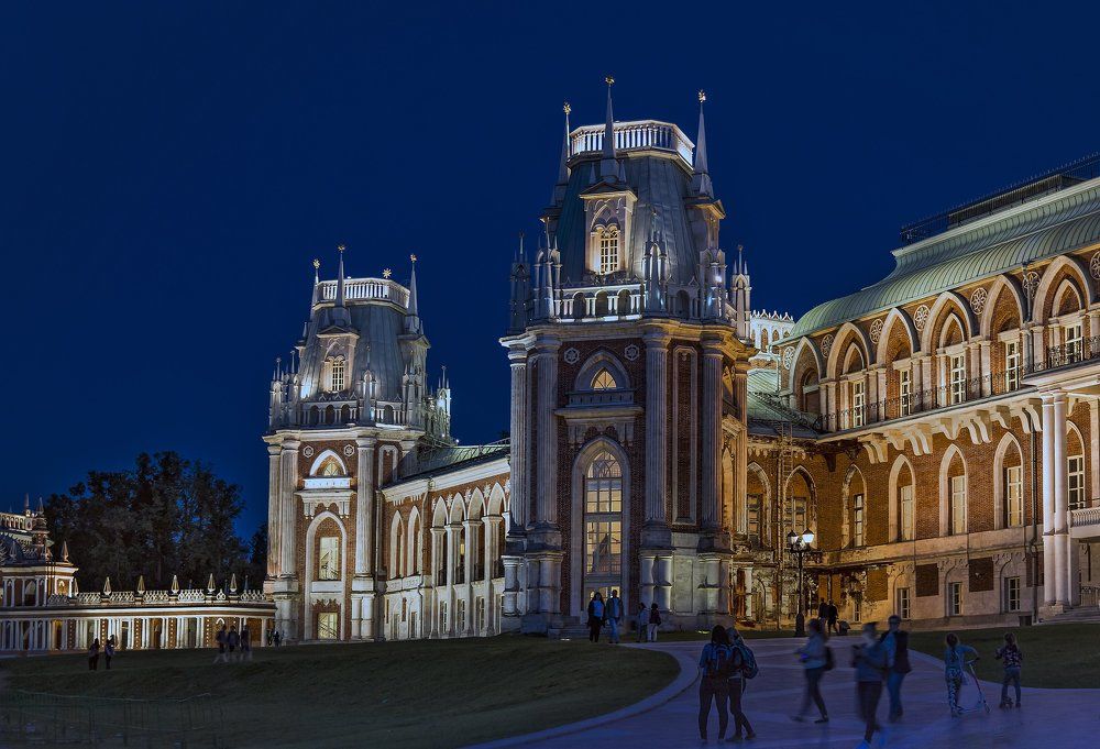 Тихим осенним днём в Царицыно.