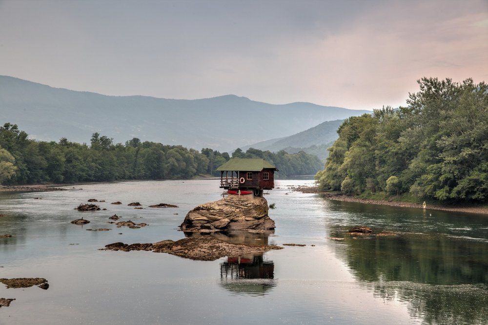 Меж двух границ