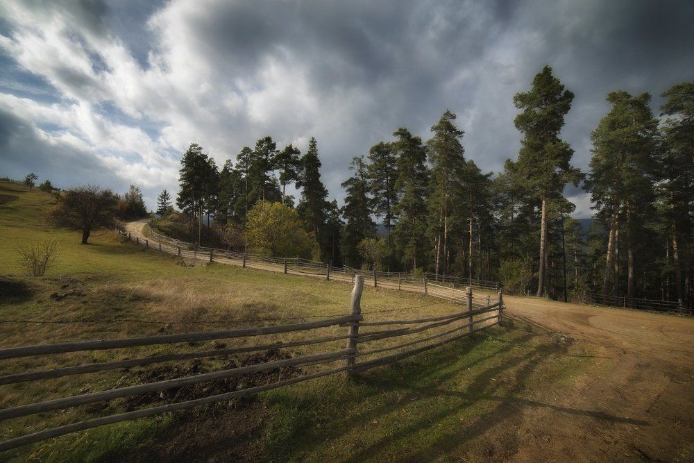 Деревенская дорога в Родопах.
