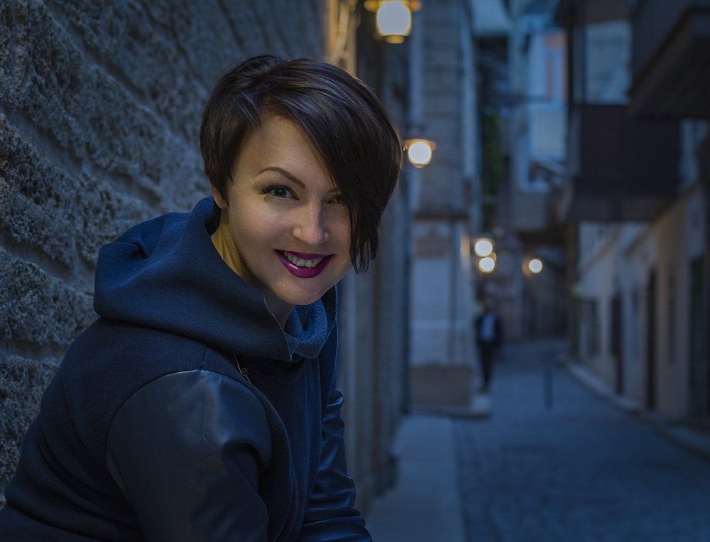 Девушка-праздник